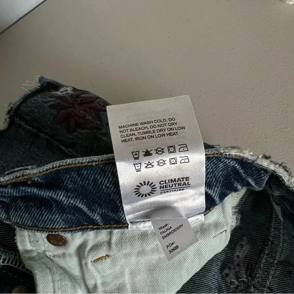 Reformation High Waisted Charlie Jean Denim Shorts Fauna Embroidery Blue Raw Hem - Picture 11 of 15